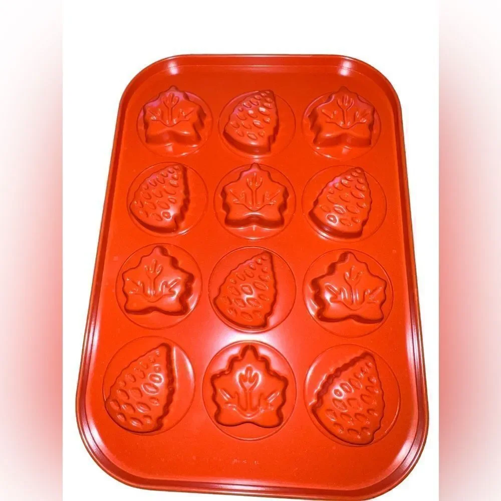 The Pampered Chef retired rectangular Harvest cake‎ pan with 12 molds